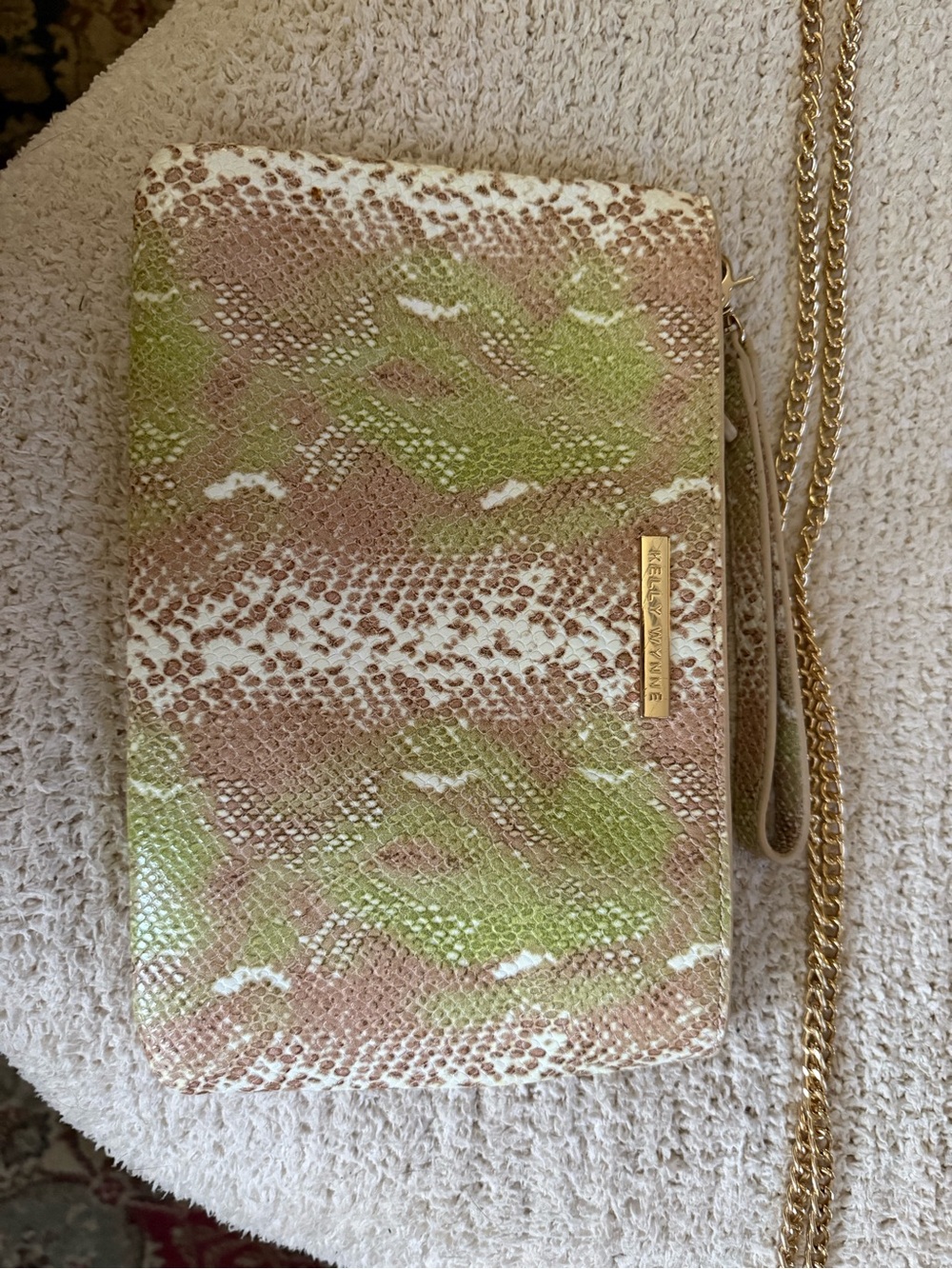 Kelly Wynne Green and Neutral Snake-Print Clutch/wristlet bag - Picture 3 of 13